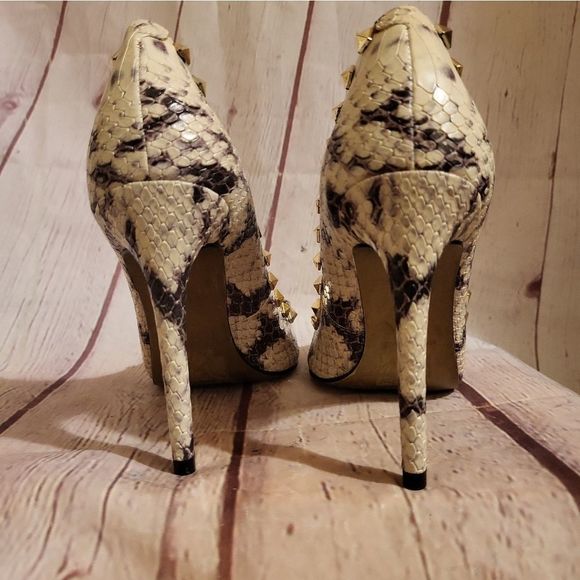 Steve Madden "Proto" Tan/Brown Snakeskin Faux Leather Gold Stud Detail 5.5M $150 - Picture 6 of 7